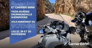 Des motos BMW stationnées sur une route pendant un voyage organisé par Road2Luxe